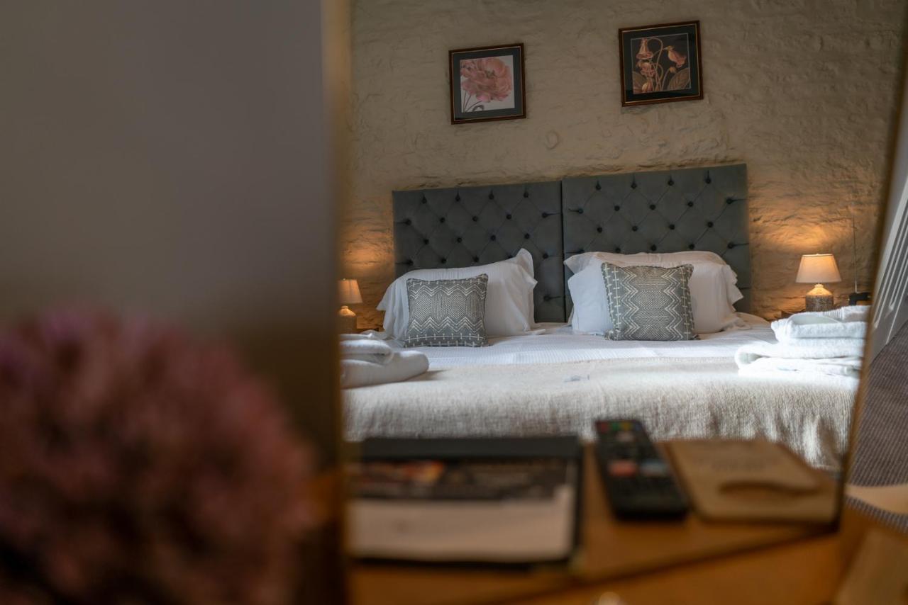 The Ring 'O' Bells Hotel Compton Martin Bagian luar foto