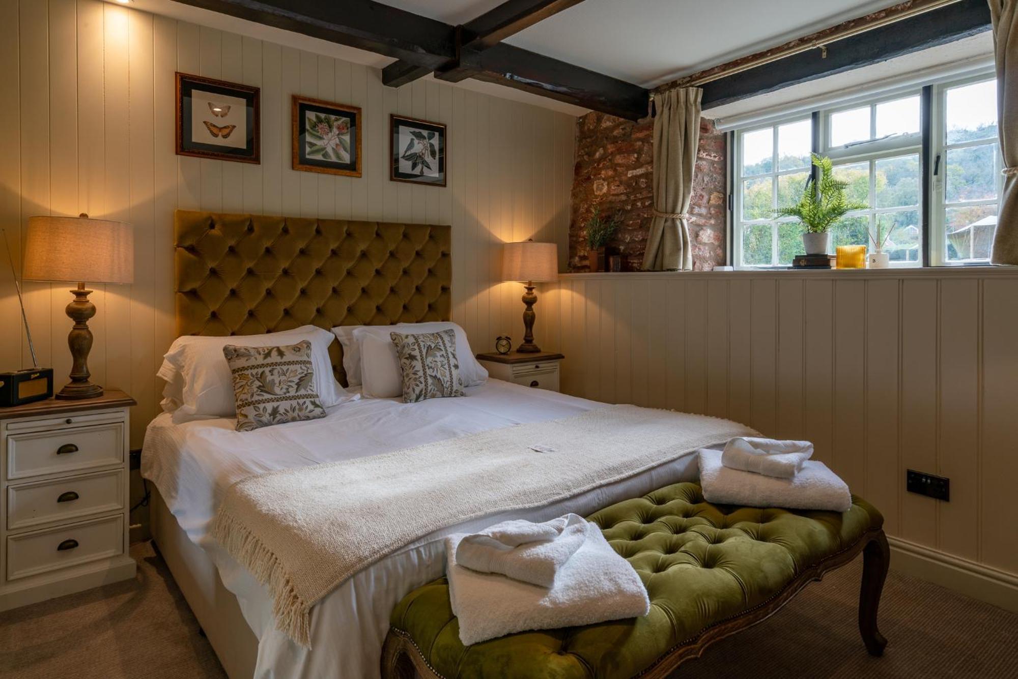 The Ring 'O' Bells Hotel Compton Martin Bagian luar foto