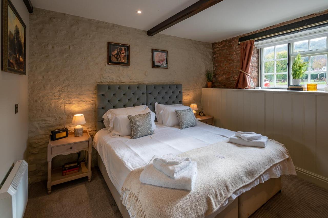 The Ring 'O' Bells Hotel Compton Martin Bagian luar foto