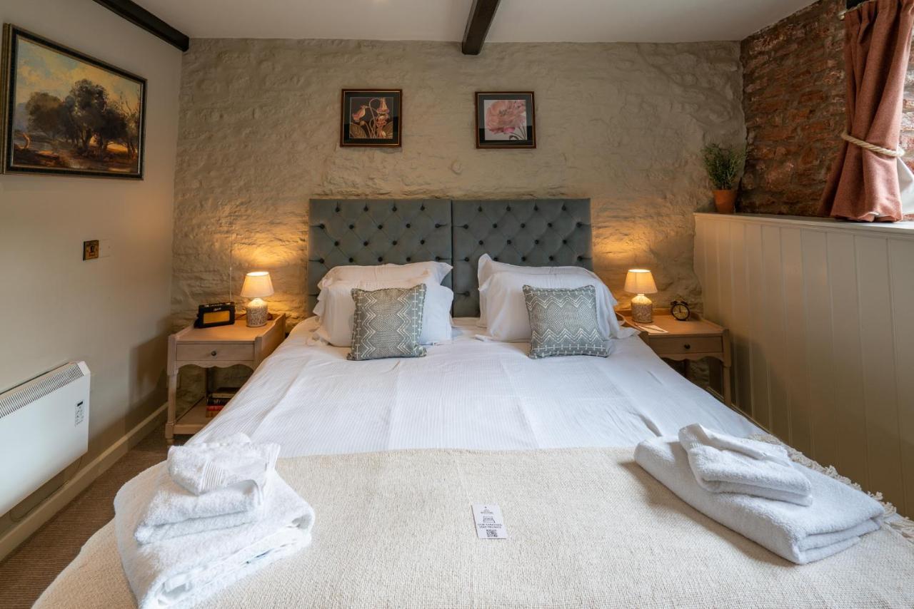 The Ring 'O' Bells Hotel Compton Martin Bagian luar foto